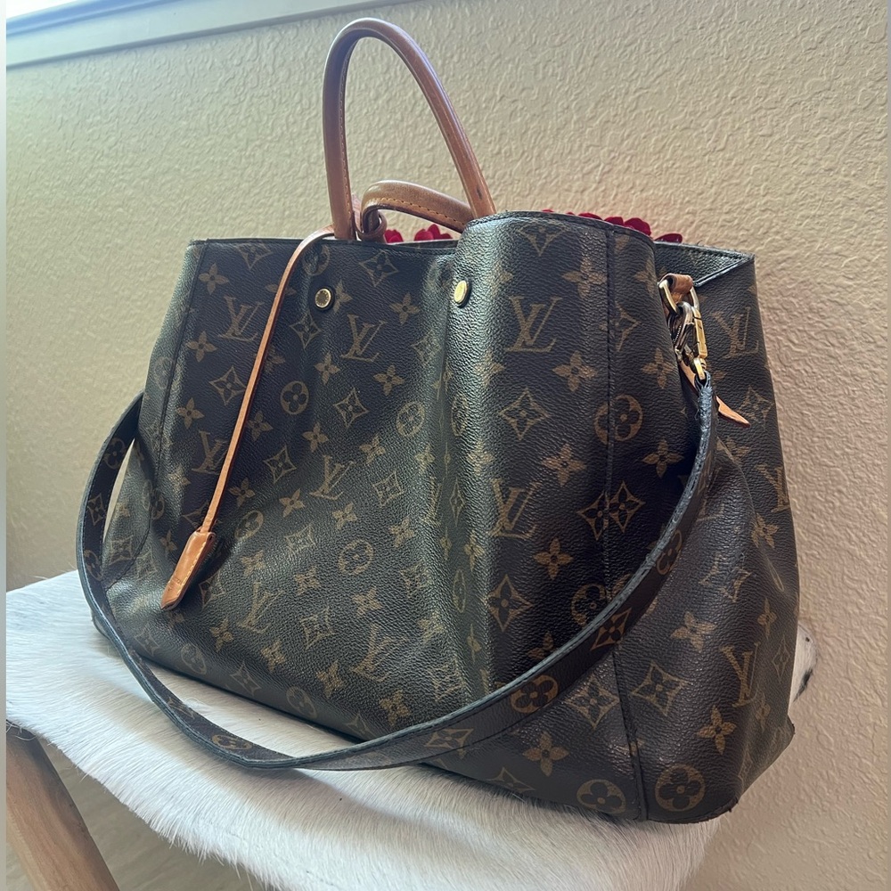 Monogram Canvas Montaigne GM- Large Travel Handbag removable strap. Lock/ key 🔐 - Picture 2 of 13